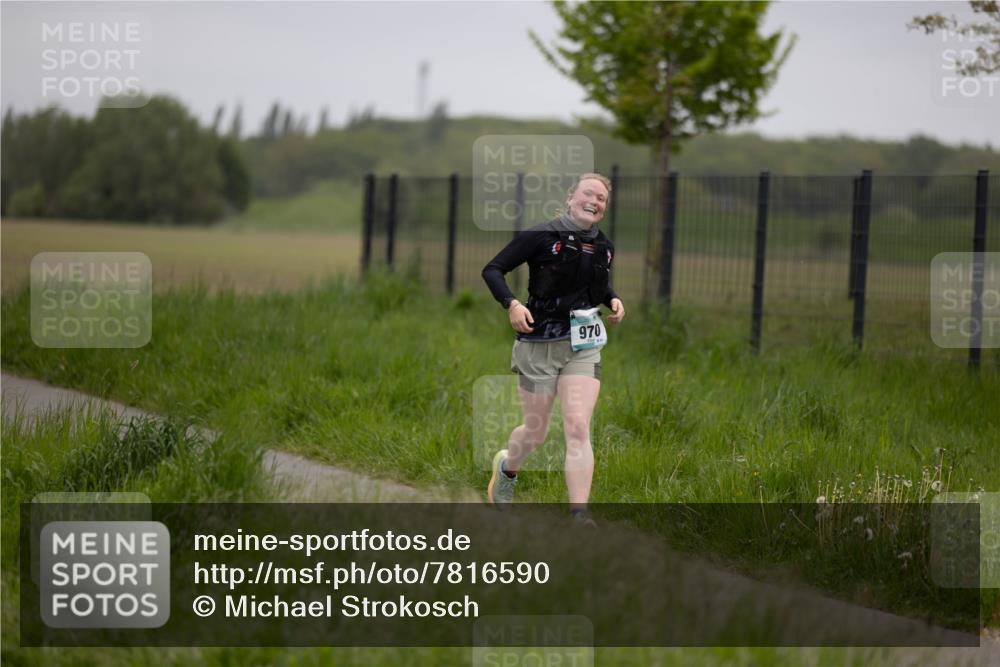 04.05.2025 - 8. Wedeler Halbmarathon Michael Strokosch http://msf.ph/oto/7816590 04.05.2025 11:14:27 Laufen 970 meine-sportfotos.de