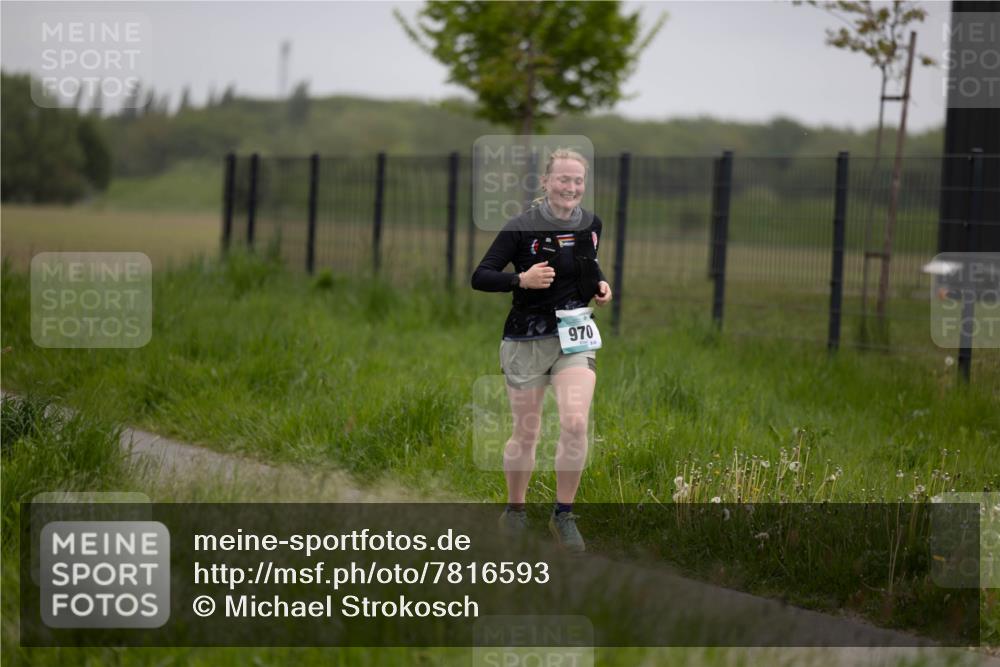 04.05.2025 - 8. Wedeler Halbmarathon Michael Strokosch http://msf.ph/oto/7816593 04.05.2025 11:14:28 Laufen 970 meine-sportfotos.de