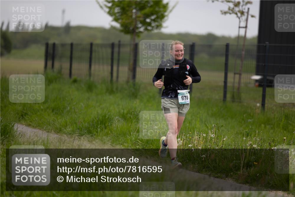 04.05.2025 - 8. Wedeler Halbmarathon Michael Strokosch http://msf.ph/oto/7816595 04.05.2025 11:14:28 Laufen 970 meine-sportfotos.de