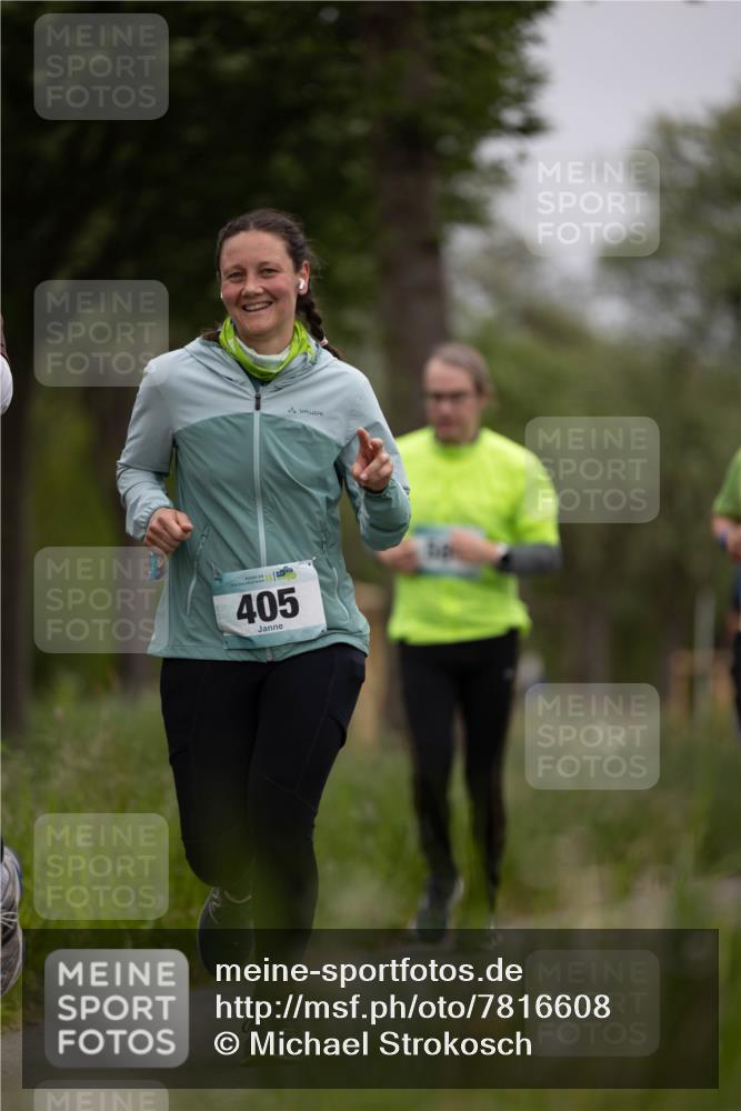 04.05.2025 - 8. Wedeler Halbmarathon Michael Strokosch http://msf.ph/oto/7816608 04.05.2025 11:15:08 Laufen 405 meine-sportfotos.de