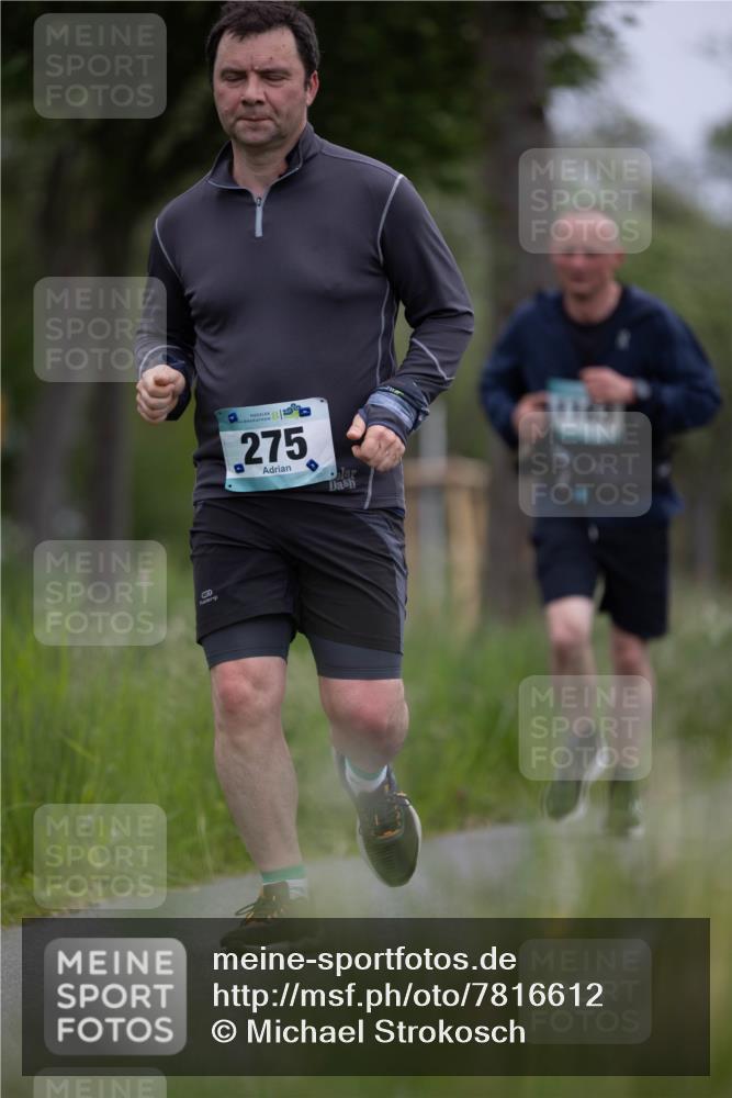 04.05.2025 - 8. Wedeler Halbmarathon Michael Strokosch http://msf.ph/oto/7816612 04.05.2025 11:15:21 Laufen 275, 1105 meine-sportfotos.de