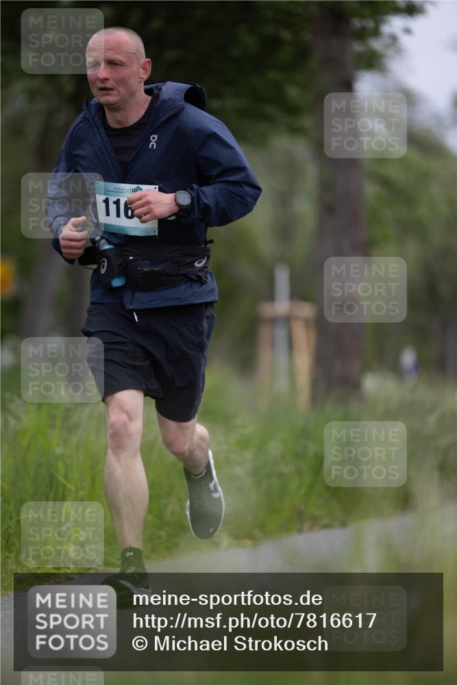 04.05.2025 - 8. Wedeler Halbmarathon Michael Strokosch http://msf.ph/oto/7816617 04.05.2025 11:15:22 Laufen 36, 116, 00 meine-sportfotos.de