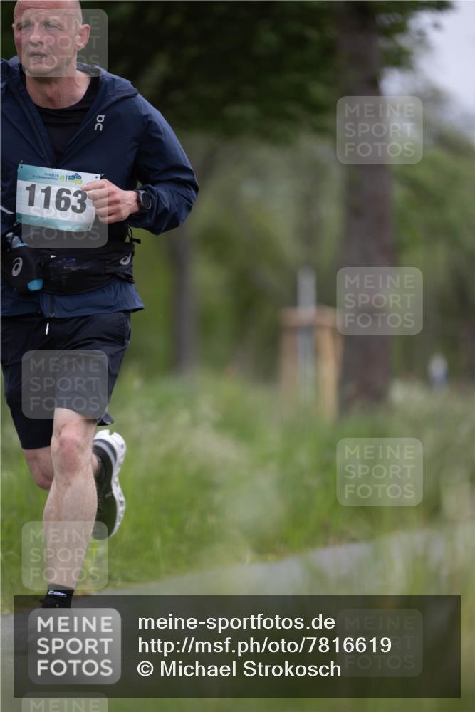 04.05.2025 - 8. Wedeler Halbmarathon Michael Strokosch http://msf.ph/oto/7816619 04.05.2025 11:15:23 Laufen 70, 6, 1163 meine-sportfotos.de