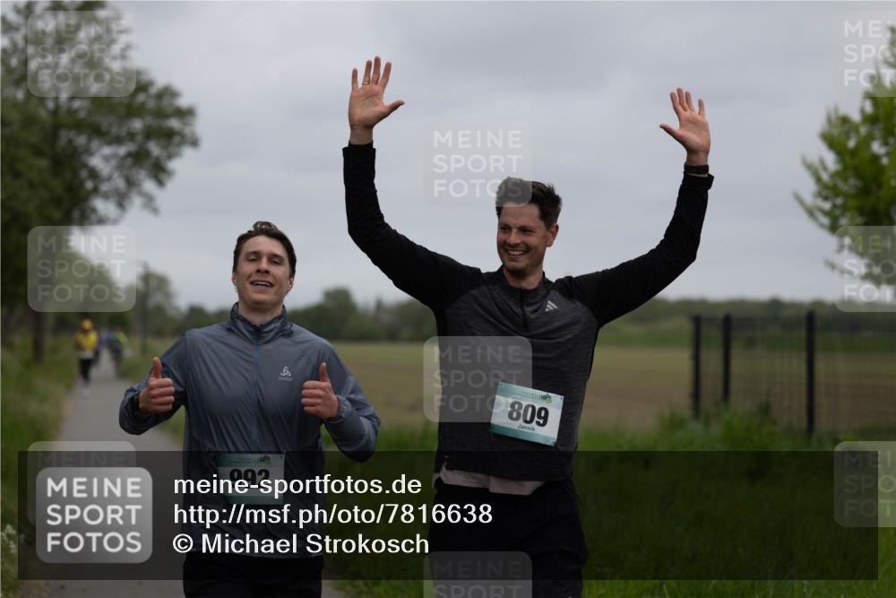 04.05.2025 - 8. Wedeler Halbmarathon Michael Strokosch http://msf.ph/oto/7816638 04.05.2025 11:15:51 Laufen 992, 809 meine-sportfotos.de