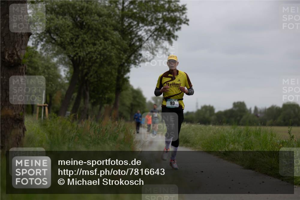 04.05.2025 - 8. Wedeler Halbmarathon Michael Strokosch http://msf.ph/oto/7816643 04.05.2025 11:16:02 Laufen 93 meine-sportfotos.de