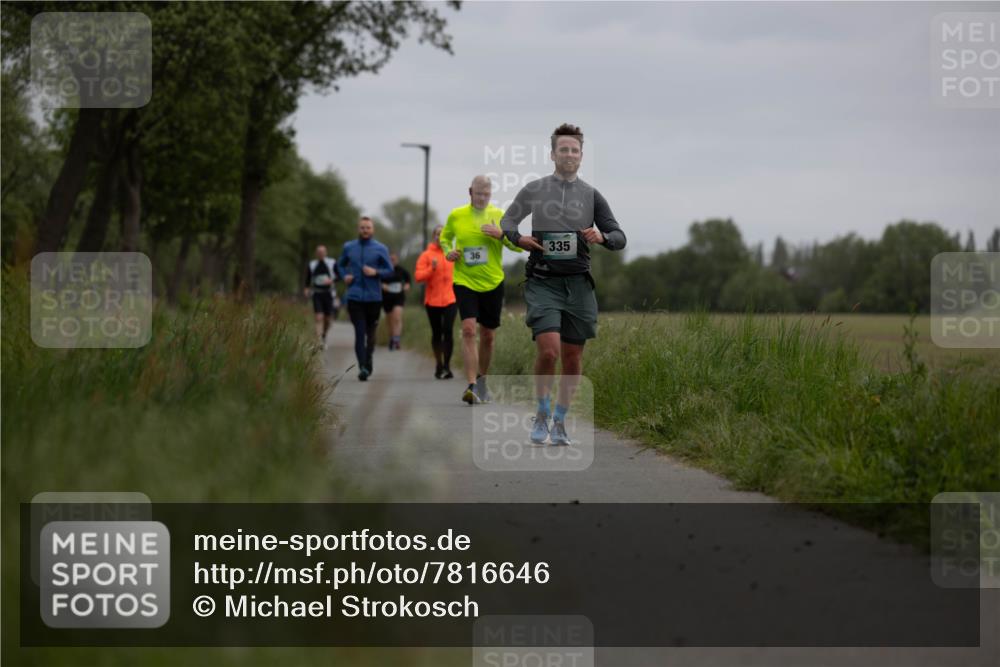 04.05.2025 - 8. Wedeler Halbmarathon Michael Strokosch http://msf.ph/oto/7816646 04.05.2025 11:16:15 Laufen 335, 36 meine-sportfotos.de