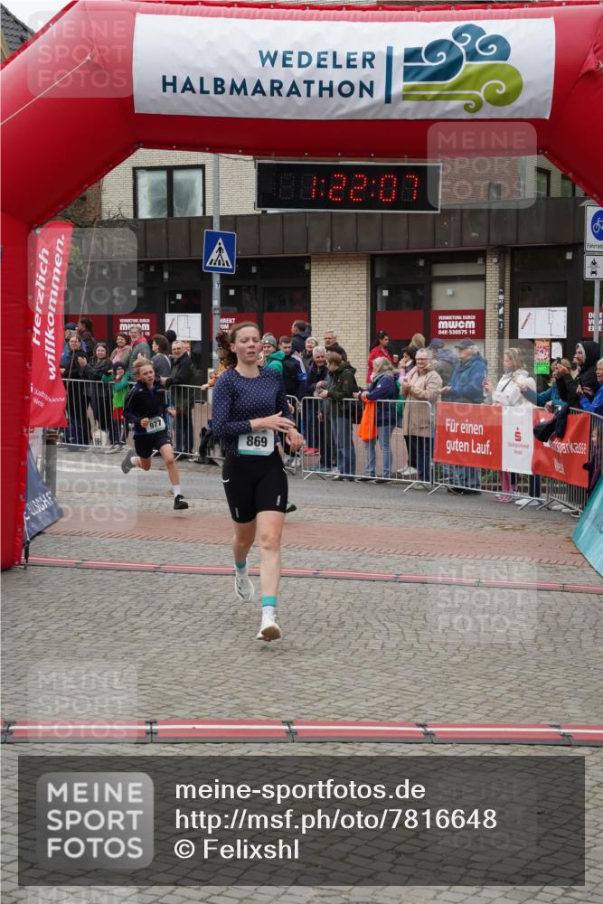 04.05.2025 - 8. Wedeler Halbmarathon Felixshl http://msf.ph/oto/7816648 04.05.2025 11:22:05 Ziel 35, 869, 977 meine-sportfotos.de