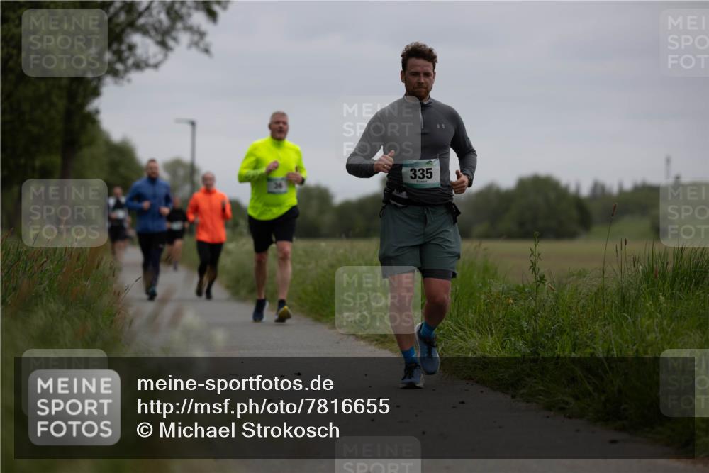04.05.2025 - 8. Wedeler Halbmarathon Michael Strokosch http://msf.ph/oto/7816655 04.05.2025 11:16:17 Laufen 335 meine-sportfotos.de