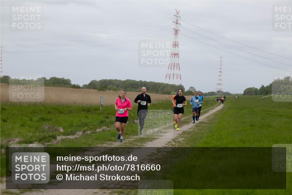 04.05.2025 - 8. Wedeler Halbmarathon Michael Strokosch http://msf.ph/oto/7816660 04.05.2025 11:30:26 Laufen 234, 327, 1444 meine-sportfotos.de