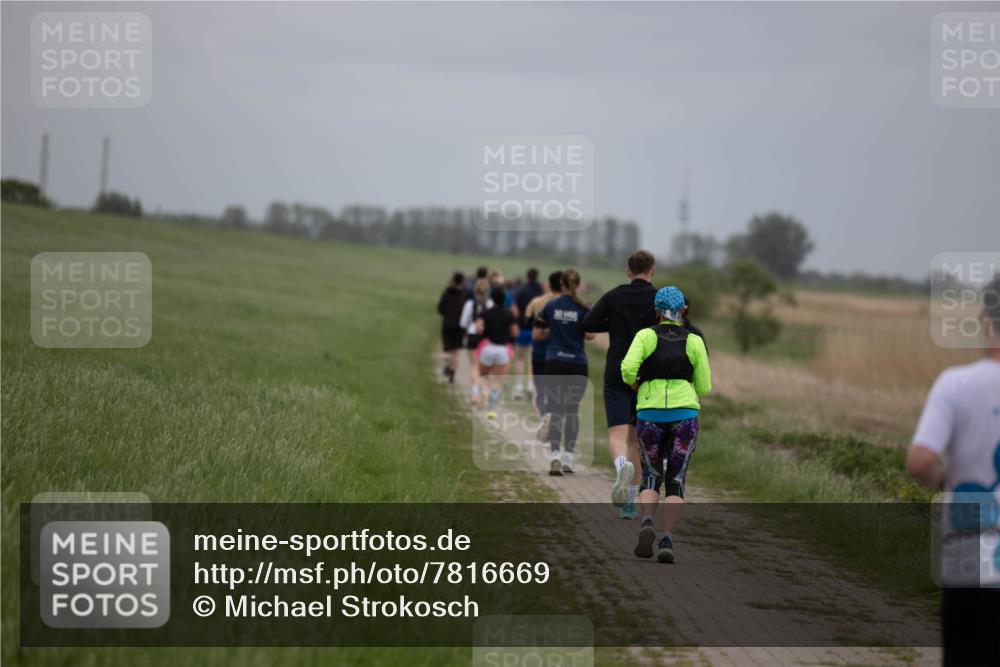 04.05.2025 - 8. Wedeler Halbmarathon Michael Strokosch http://msf.ph/oto/7816669 04.05.2025 11:30:34 Laufen  meine-sportfotos.de