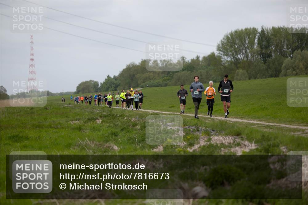 04.05.2025 - 8. Wedeler Halbmarathon Michael Strokosch http://msf.ph/oto/7816673 04.05.2025 11:31:08 Laufen  meine-sportfotos.de