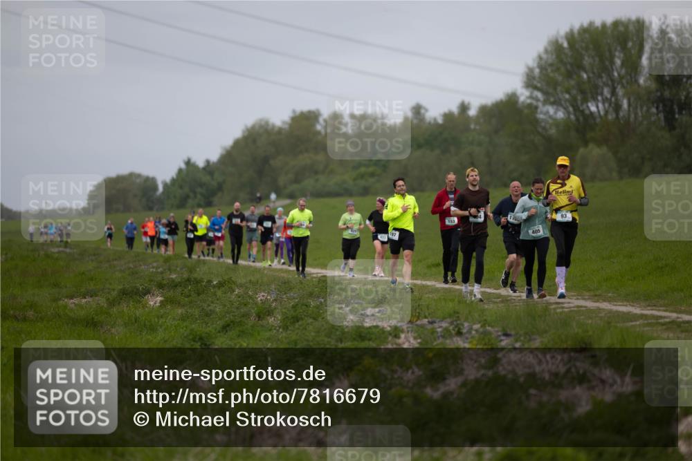 04.05.2025 - 8. Wedeler Halbmarathon Michael Strokosch http://msf.ph/oto/7816679 04.05.2025 11:31:27 Laufen  meine-sportfotos.de