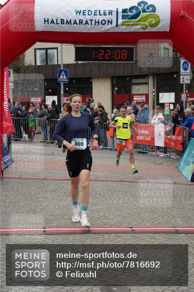 04.05.2025 - 8. Wedeler Halbmarathon Felixshl http://msf.ph/oto/7816692 04.05.2025 11:22:06 Ziel 35, 869, 977 meine-sportfotos.de