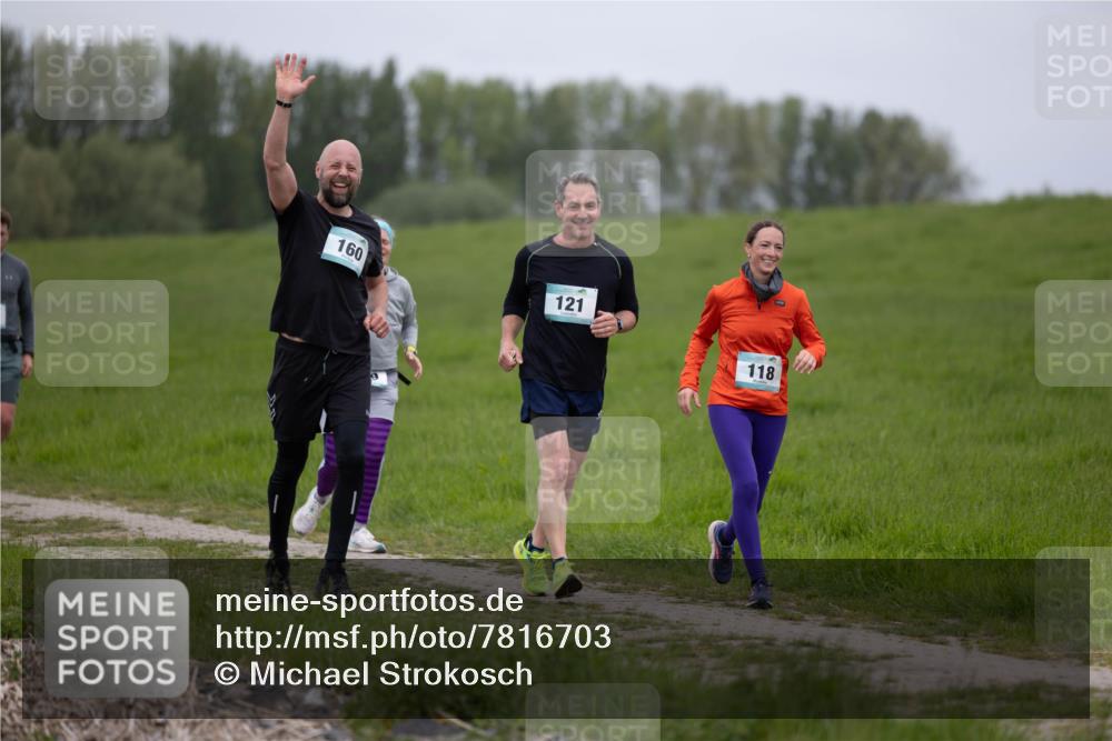 04.05.2025 - 8. Wedeler Halbmarathon Michael Strokosch http://msf.ph/oto/7816703 04.05.2025 11:31:59 Laufen 160, 121, 118 meine-sportfotos.de