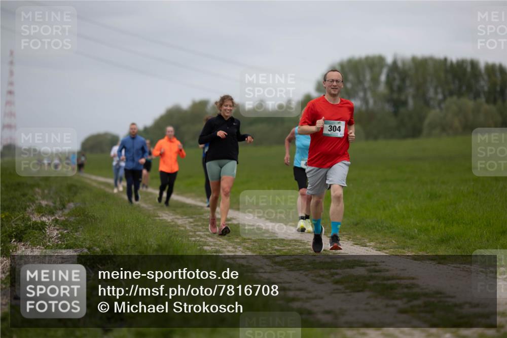 04.05.2025 - 8. Wedeler Halbmarathon Michael Strokosch http://msf.ph/oto/7816708 04.05.2025 11:32:18 Laufen 304 meine-sportfotos.de