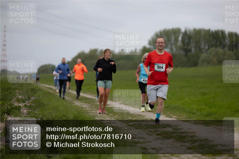 04.05.2025 - 8. Wedeler Halbmarathon Michael Strokosch http://msf.ph/oto/7816710 04.05.2025 11:32:18 Laufen 444, 304 meine-sportfotos.de