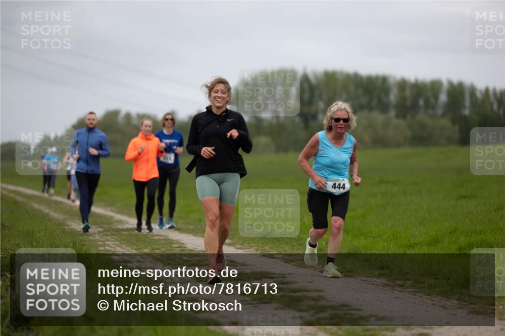 04.05.2025 - 8. Wedeler Halbmarathon Michael Strokosch http://msf.ph/oto/7816713 04.05.2025 11:32:22 Laufen 444 meine-sportfotos.de