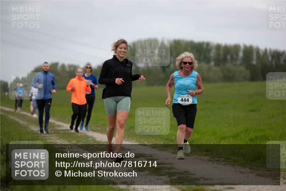 04.05.2025 - 8. Wedeler Halbmarathon Michael Strokosch http://msf.ph/oto/7816714 04.05.2025 11:32:22 Laufen 444 meine-sportfotos.de