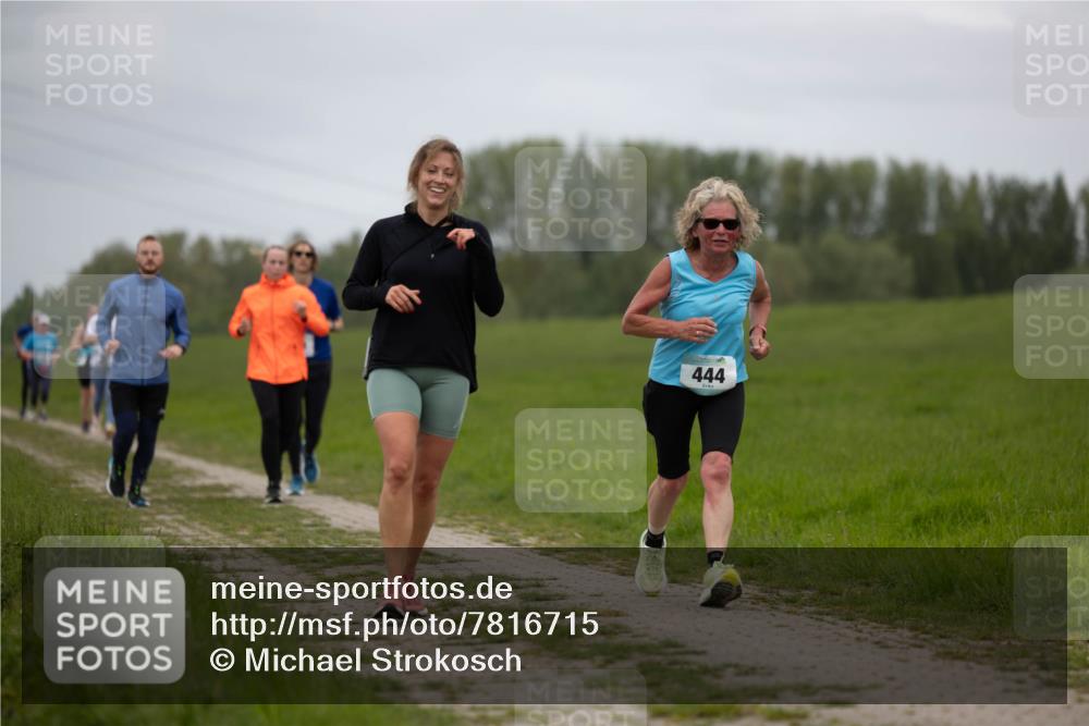 04.05.2025 - 8. Wedeler Halbmarathon Michael Strokosch http://msf.ph/oto/7816715 04.05.2025 11:32:22 Laufen 444 meine-sportfotos.de