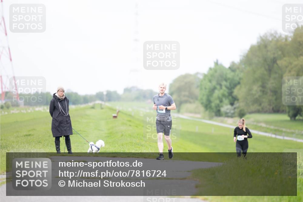 04.05.2025 - 8. Wedeler Halbmarathon Michael Strokosch http://msf.ph/oto/7816724 04.05.2025 11:38:14 Laufen 595, 974 meine-sportfotos.de