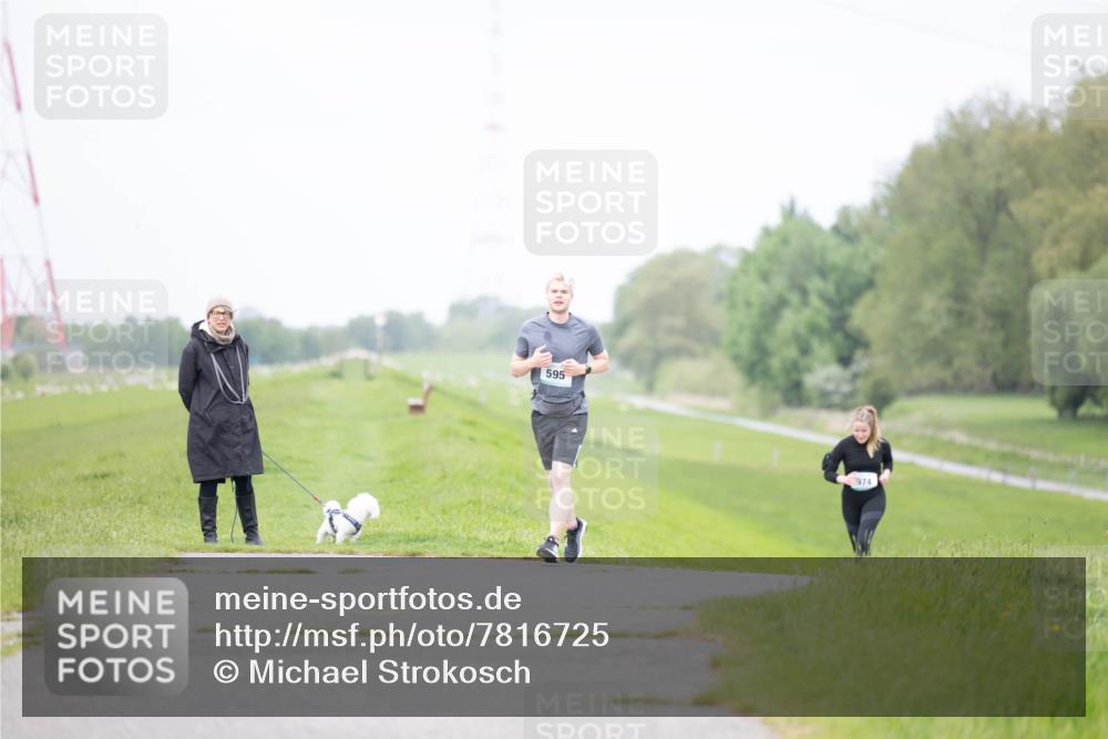 04.05.2025 - 8. Wedeler Halbmarathon Michael Strokosch http://msf.ph/oto/7816725 04.05.2025 11:38:15 Laufen  meine-sportfotos.de