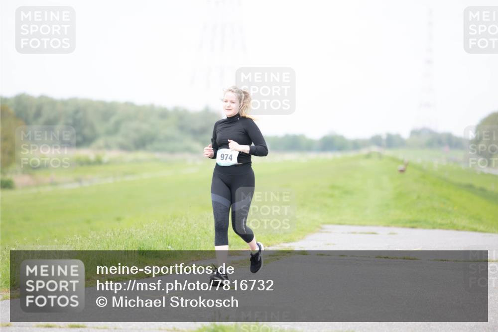 04.05.2025 - 8. Wedeler Halbmarathon Michael Strokosch http://msf.ph/oto/7816732 04.05.2025 11:38:27 Laufen 974 meine-sportfotos.de