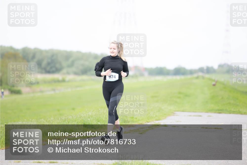 04.05.2025 - 8. Wedeler Halbmarathon Michael Strokosch http://msf.ph/oto/7816733 04.05.2025 11:38:27 Laufen 974 meine-sportfotos.de