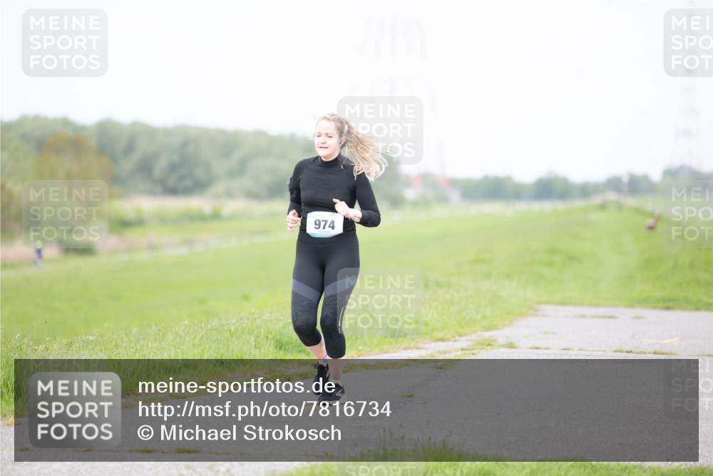 04.05.2025 - 8. Wedeler Halbmarathon Michael Strokosch http://msf.ph/oto/7816734 04.05.2025 11:38:27 Laufen 974 meine-sportfotos.de