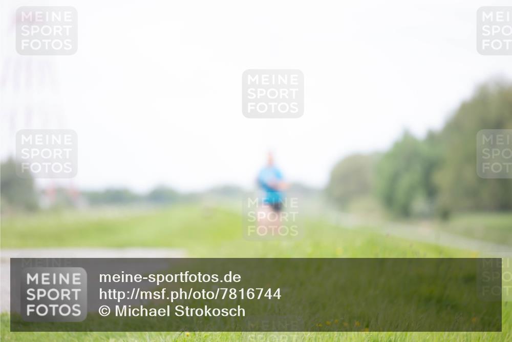 04.05.2025 - 8. Wedeler Halbmarathon Michael Strokosch http://msf.ph/oto/7816744 04.05.2025 11:38:49 Laufen  meine-sportfotos.de