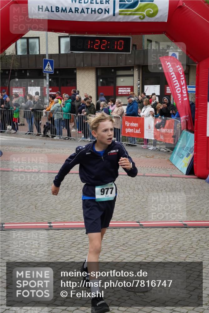 04.05.2025 - 8. Wedeler Halbmarathon Felixshl http://msf.ph/oto/7816747 04.05.2025 11:22:08 Ziel 35, 869, 977 meine-sportfotos.de
