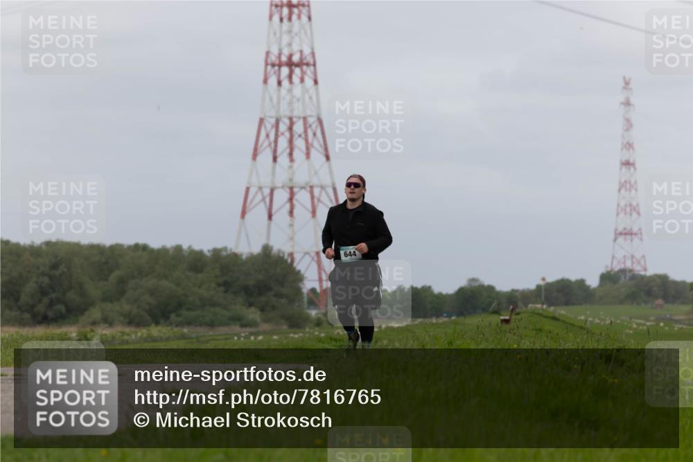 04.05.2025 - 8. Wedeler Halbmarathon Michael Strokosch http://msf.ph/oto/7816765 04.05.2025 11:39:18 Laufen 644 meine-sportfotos.de