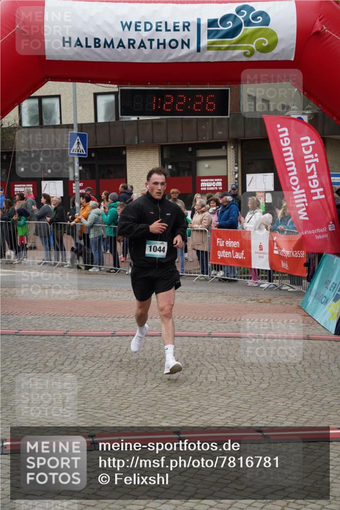 04.05.2025 - 8. Wedeler Halbmarathon Felixshl http://msf.ph/oto/7816781 04.05.2025 11:22:24 Ziel 1044, 1212 meine-sportfotos.de