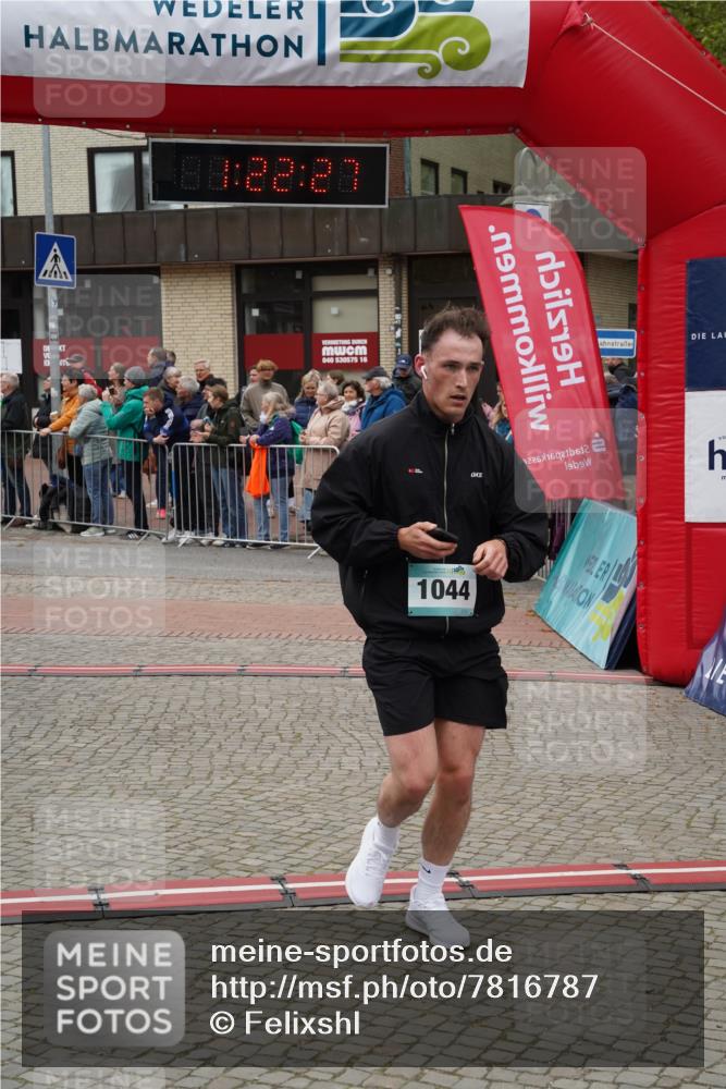 04.05.2025 - 8. Wedeler Halbmarathon Felixshl http://msf.ph/oto/7816787 04.05.2025 11:22:25 Ziel 778, 1044, 1212 meine-sportfotos.de