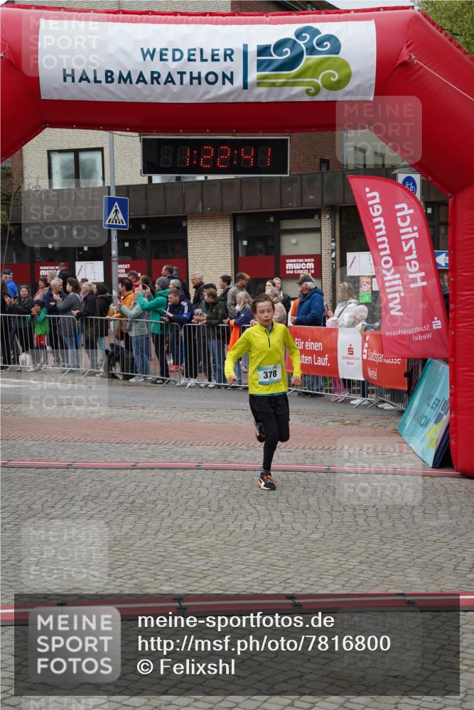 04.05.2025 - 8. Wedeler Halbmarathon Felixshl http://msf.ph/oto/7816800 04.05.2025 11:22:39 Ziel 378, 613 meine-sportfotos.de