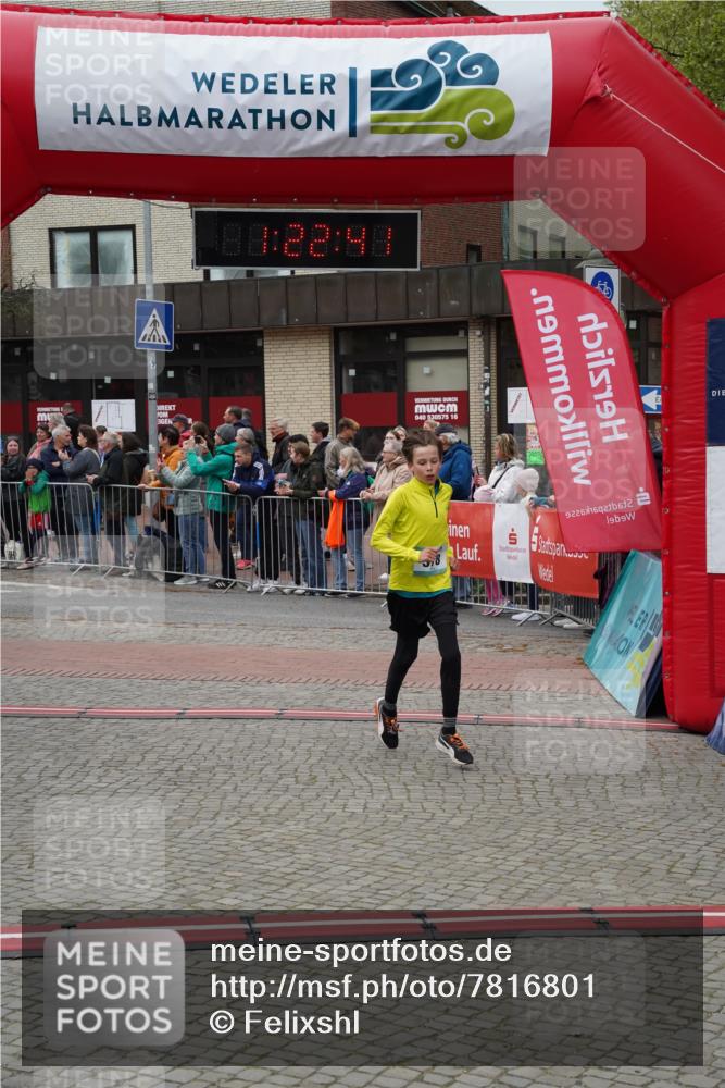 04.05.2025 - 8. Wedeler Halbmarathon Felixshl http://msf.ph/oto/7816801 04.05.2025 11:22:39 Ziel 378, 613 meine-sportfotos.de