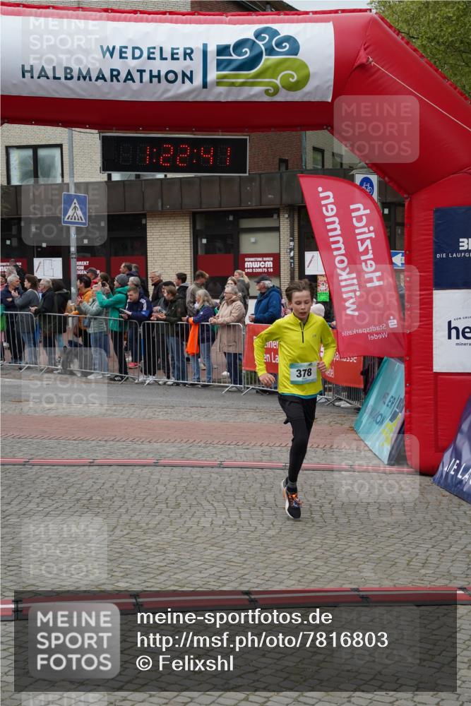 04.05.2025 - 8. Wedeler Halbmarathon Felixshl http://msf.ph/oto/7816803 04.05.2025 11:22:39 Ziel 378, 613 meine-sportfotos.de