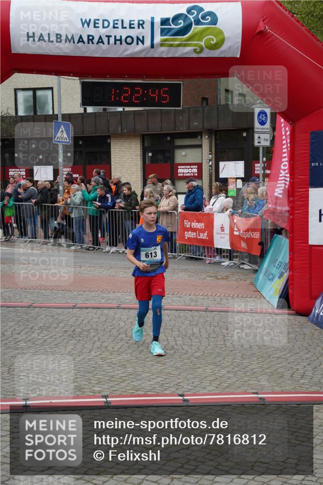 04.05.2025 - 8. Wedeler Halbmarathon Felixshl http://msf.ph/oto/7816812 04.05.2025 11:22:43 Ziel 378, 612, 613 meine-sportfotos.de