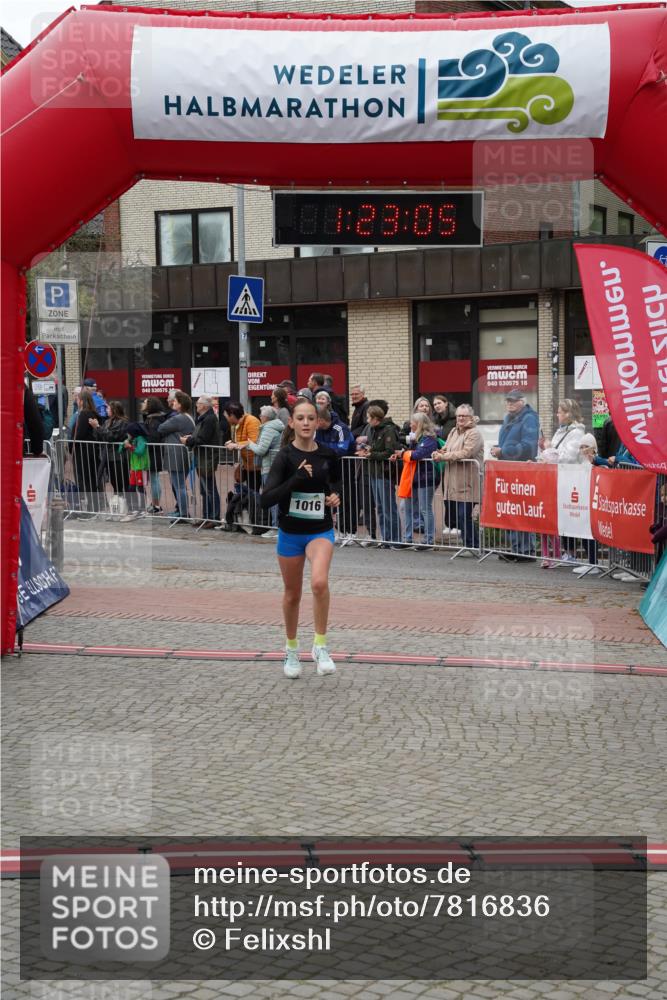 04.05.2025 - 8. Wedeler Halbmarathon Felixshl http://msf.ph/oto/7816836 04.05.2025 11:23:04 Ziel 1016 meine-sportfotos.de