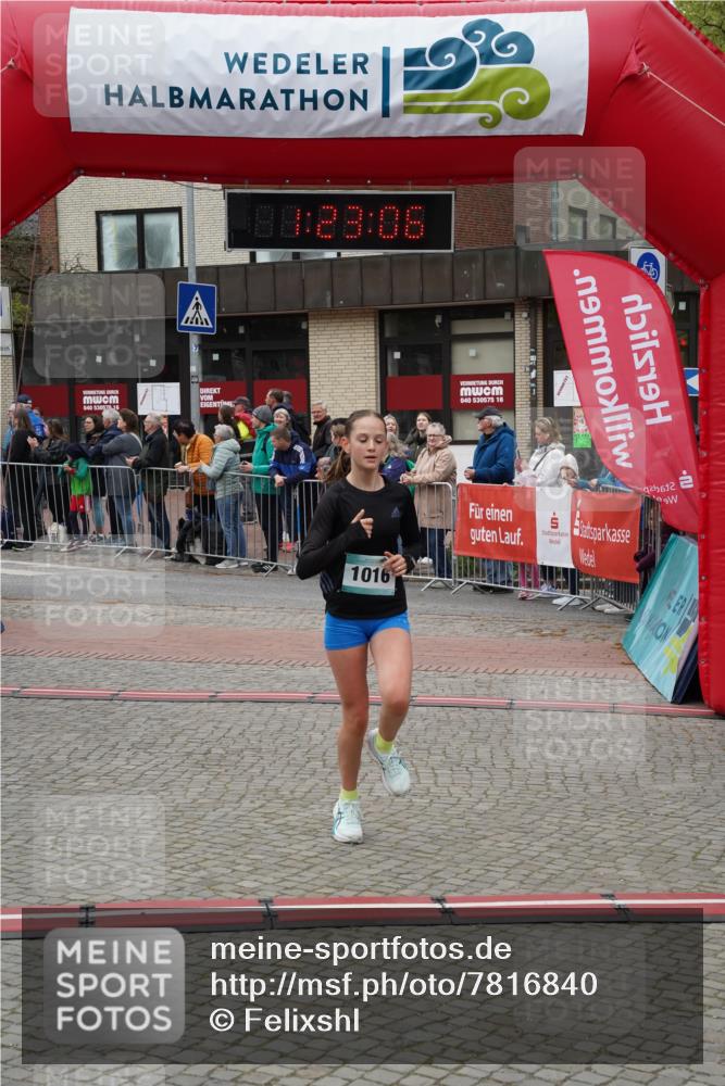 04.05.2025 - 8. Wedeler Halbmarathon Felixshl http://msf.ph/oto/7816840 04.05.2025 11:23:04 Ziel 1016 meine-sportfotos.de