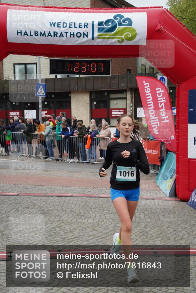 04.05.2025 - 8. Wedeler Halbmarathon Felixshl http://msf.ph/oto/7816843 04.05.2025 11:23:05 Ziel 1016 meine-sportfotos.de