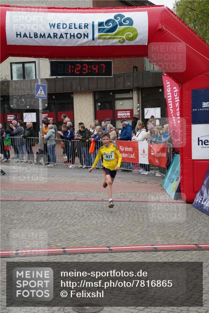 04.05.2025 - 8. Wedeler Halbmarathon Felixshl http://msf.ph/oto/7816865 04.05.2025 11:23:45 Ziel 463, 936, 937 meine-sportfotos.de
