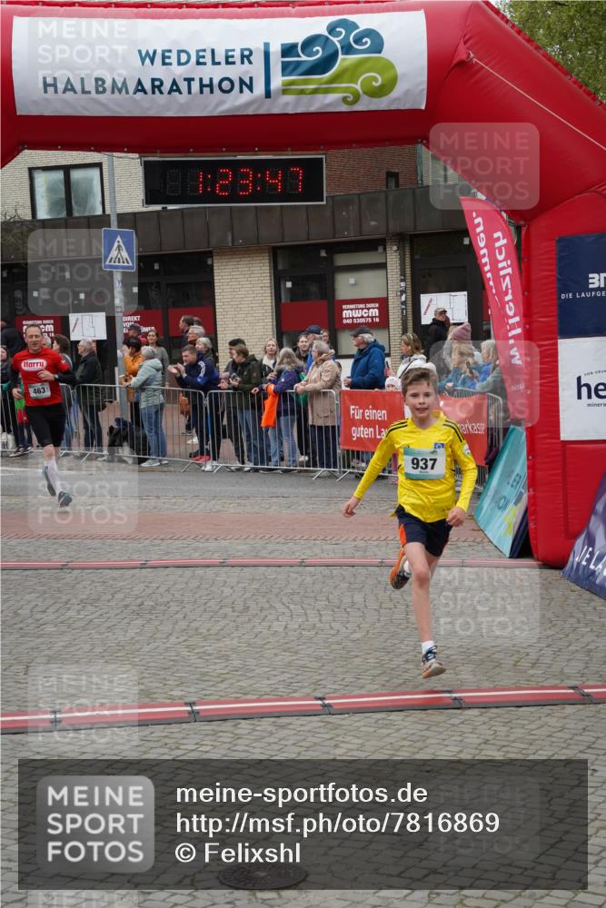 04.05.2025 - 8. Wedeler Halbmarathon Felixshl http://msf.ph/oto/7816869 04.05.2025 11:23:45 Ziel 463, 936, 937 meine-sportfotos.de