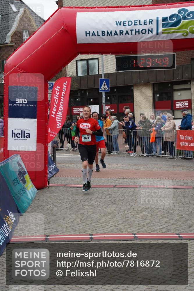 04.05.2025 - 8. Wedeler Halbmarathon Felixshl http://msf.ph/oto/7816872 04.05.2025 11:23:47 Ziel 463, 936, 937 meine-sportfotos.de