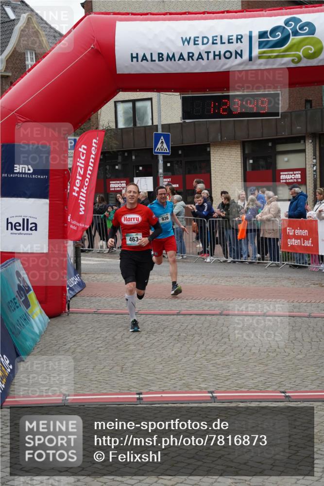 04.05.2025 - 8. Wedeler Halbmarathon Felixshl http://msf.ph/oto/7816873 04.05.2025 11:23:47 Ziel 463, 936, 937 meine-sportfotos.de