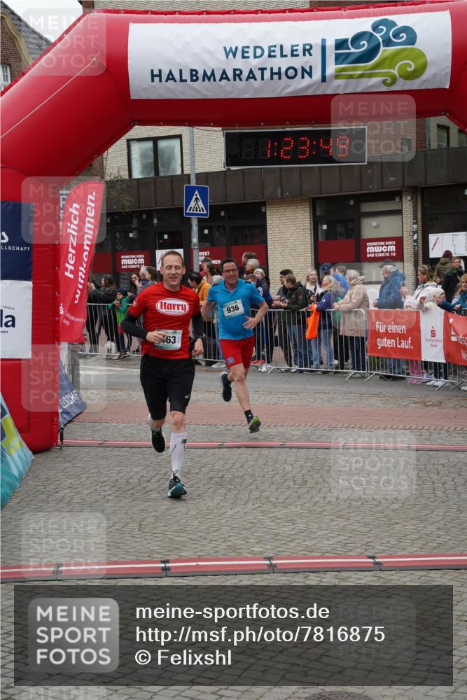 04.05.2025 - 8. Wedeler Halbmarathon Felixshl http://msf.ph/oto/7816875 04.05.2025 11:23:47 Ziel 463, 936, 937 meine-sportfotos.de