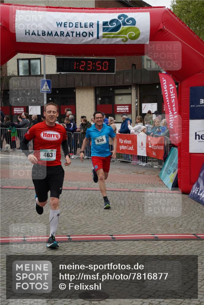 04.05.2025 - 8. Wedeler Halbmarathon Felixshl http://msf.ph/oto/7816877 04.05.2025 11:23:48 Ziel 463, 936, 937 meine-sportfotos.de