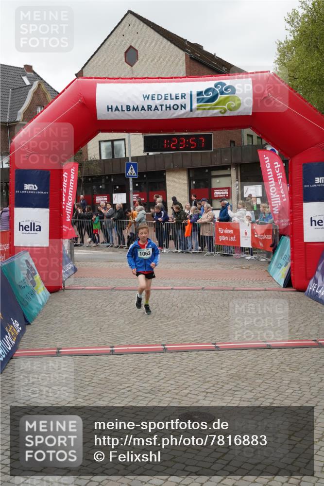 04.05.2025 - 8. Wedeler Halbmarathon Felixshl http://msf.ph/oto/7816883 04.05.2025 11:23:55 Ziel  meine-sportfotos.de