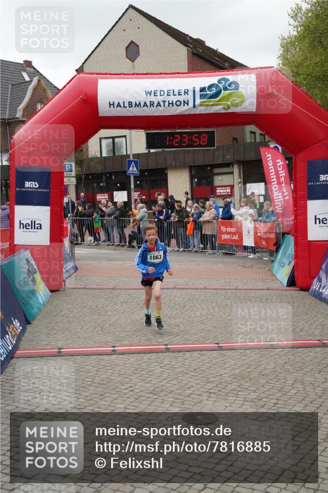 04.05.2025 - 8. Wedeler Halbmarathon Felixshl http://msf.ph/oto/7816885 04.05.2025 11:23:56 Ziel  meine-sportfotos.de