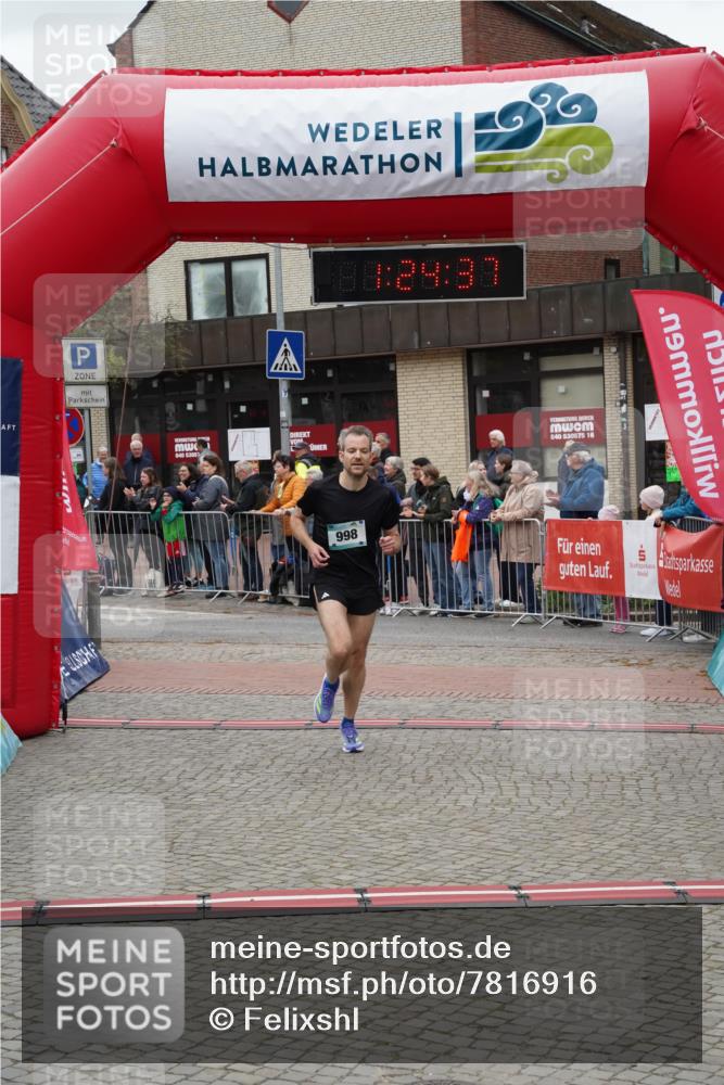 04.05.2025 - 8. Wedeler Halbmarathon Felixshl http://msf.ph/oto/7816916 04.05.2025 11:24:35 Ziel 998, 1199 meine-sportfotos.de