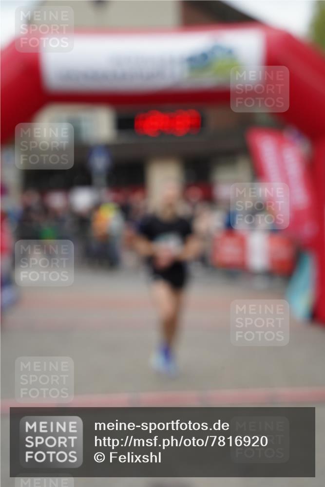04.05.2025 - 8. Wedeler Halbmarathon Felixshl http://msf.ph/oto/7816920 04.05.2025 11:24:35 Ziel 998, 1199 meine-sportfotos.de
